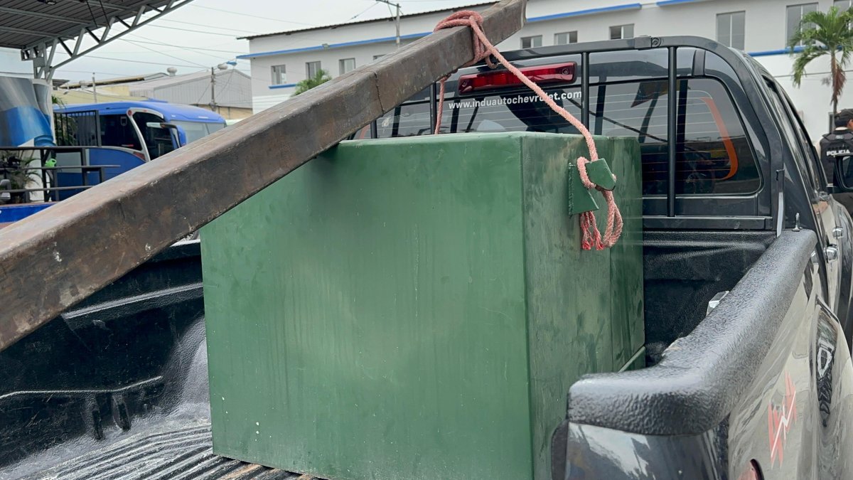 Evidencia. El transformador verde en una camioneta.