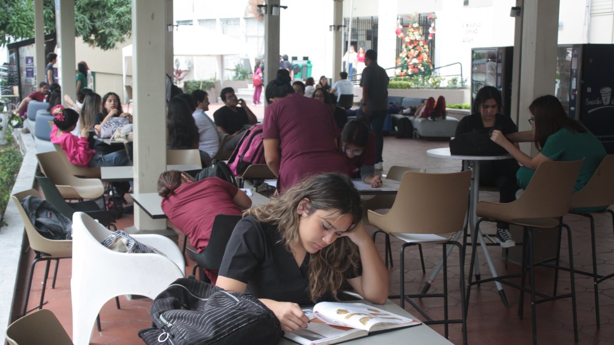 Situación. Los jóvenes acuden a estos préstamos con el fin de obtener una educación de mejor nivel, pero muchos terminan con deudas impagables.