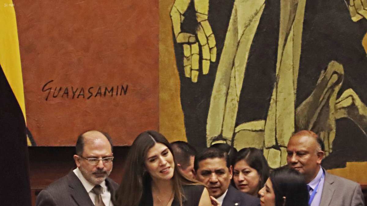 El presidente de la Asamblea, Henry Kronfle, y la ponente de la ley económica, Valentina Centeno.