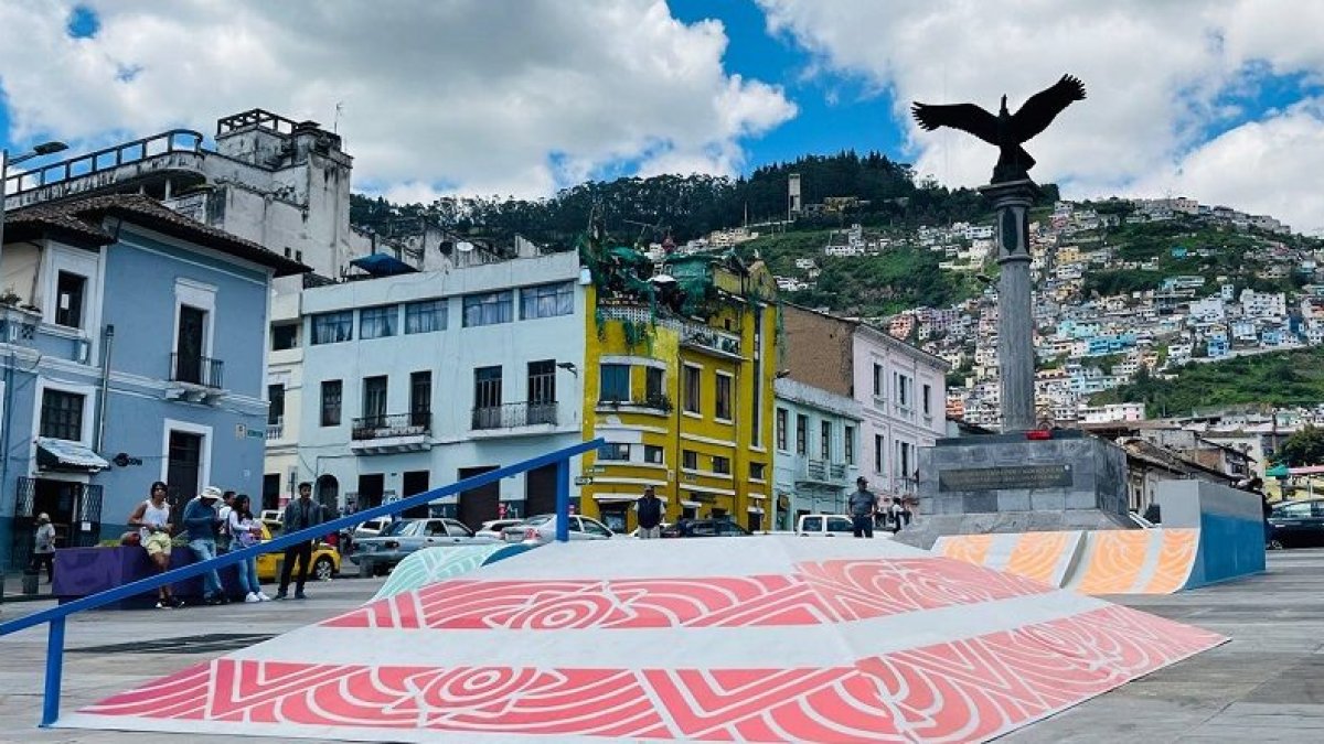 La pista está ubicada entre las calles  Imbabura y Guayaquil.