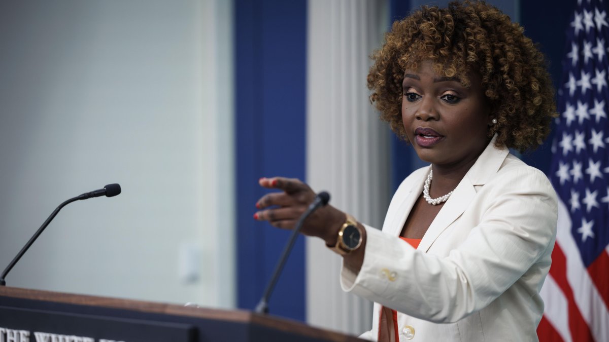 La portavoz de la Casa Blanca, Karine Jean-Pierre, fue registrada este martes, 19 de diciembre, durante una rueda de prensa, en Washington DC (EE.UU).