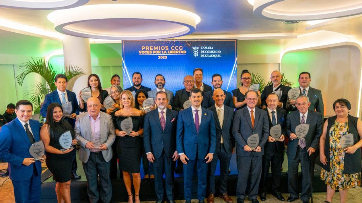 Evento. En la noche de premiación, organizada por la Cámara de Comercio del Guayaquil, se dieron cita periodistas de varios medios de comunicación.