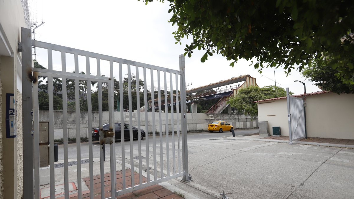 El portón fue retirado por personal de Justicia y Vigilancia municipal.