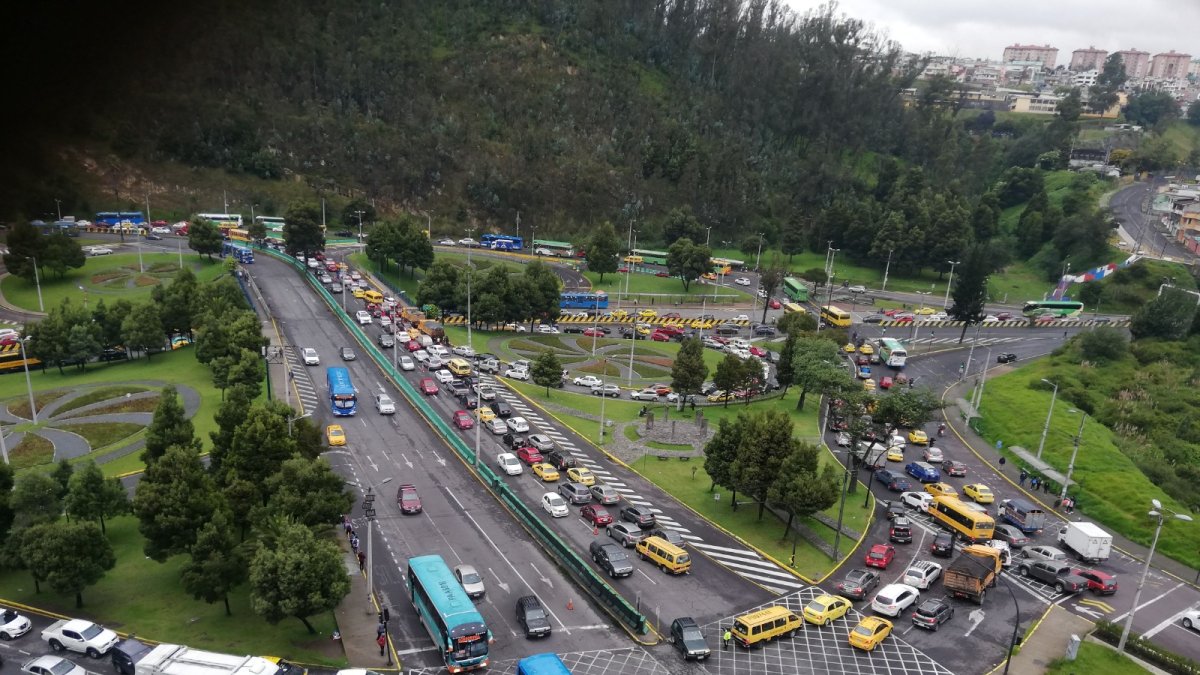 El sector de El Trébol conecta a Quito con el Valle de Los Chillos y presenta complicaciones por la carga vehicular.
