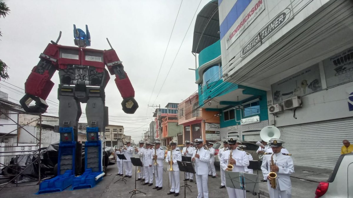 El monigote de Optimus Prime está ubicado en las calles Décima y Ayacucho, suburbio de Guayaquil.