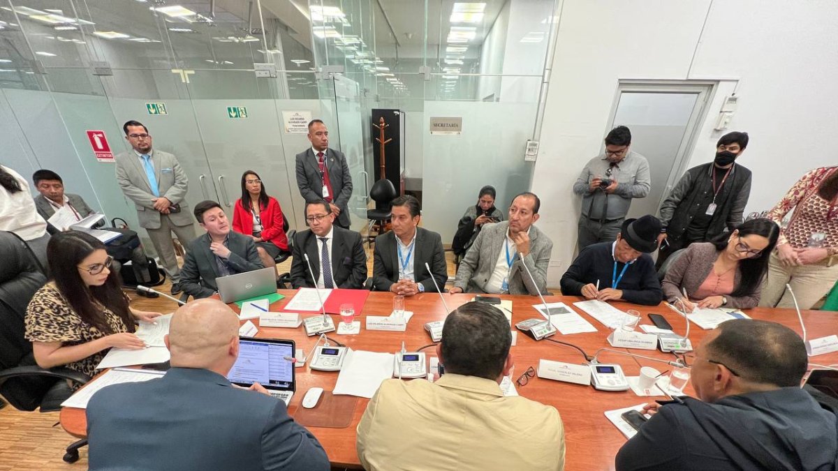 Sesión. Asambleístas de la mesa de Fiscalización recibieron al contralor general Mauricio Torres, días atrás.