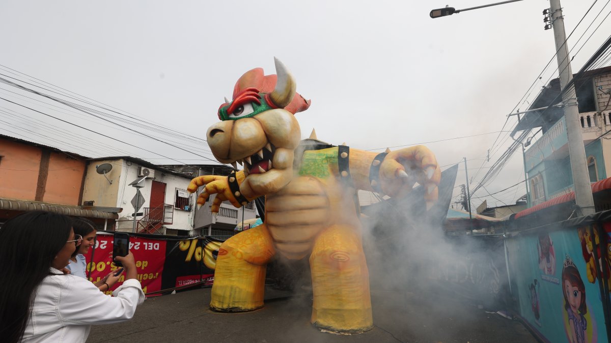 Figuras. La ruta de monigotes gigantes llena de visitantes las calles del suroeste. 