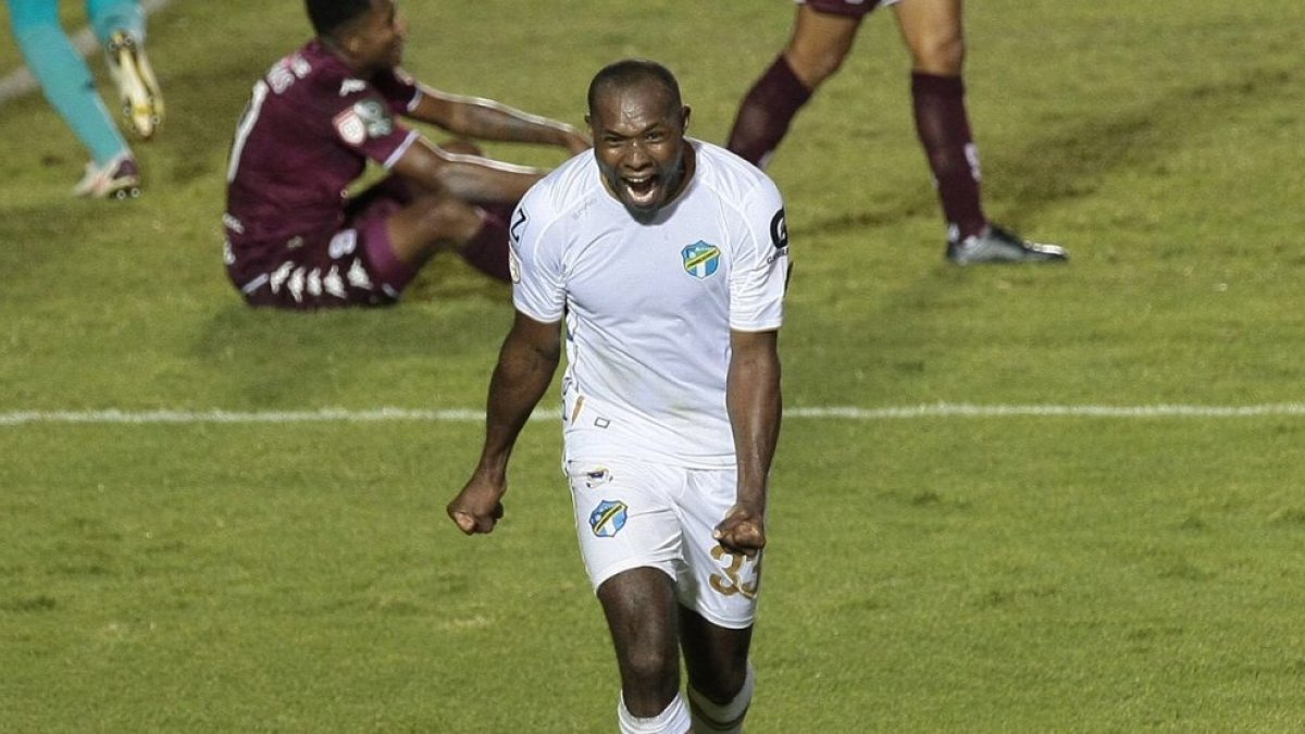 Juan Luis Anangonó es el goleador del torneo de Guatemala con Comunicaciones