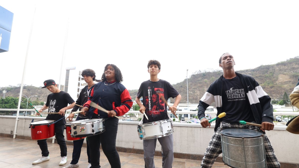 Batucada Popular es un refugio para que los jóvenes evadan la violencia.