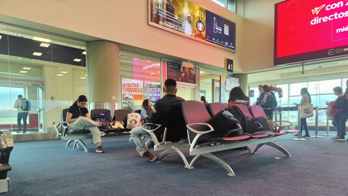 Espera. El área de preabordaje de vuelos nacionales en terminal de Quito.