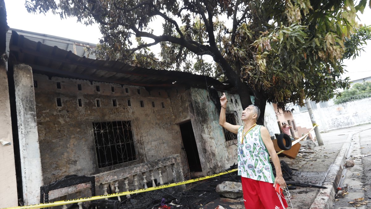 El fuego consumió la vivienda de Juan Carlos Maruri, la madrugada de este domingo 24 de diciembre.