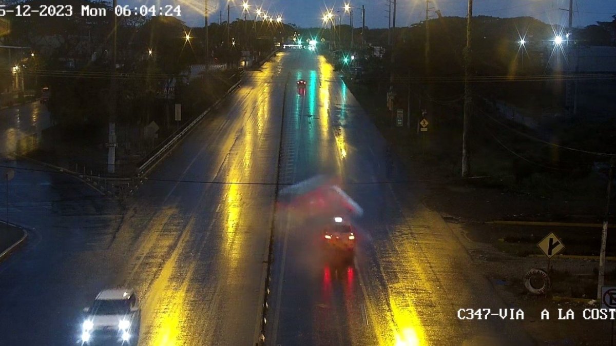 Vía a la costa. Las cámaras de vigilancia captaron la lluvia en varios puntos de Guayaquil