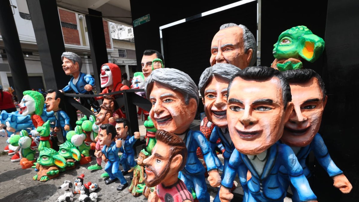 Se han realizado monigotes de las figuras de la política.