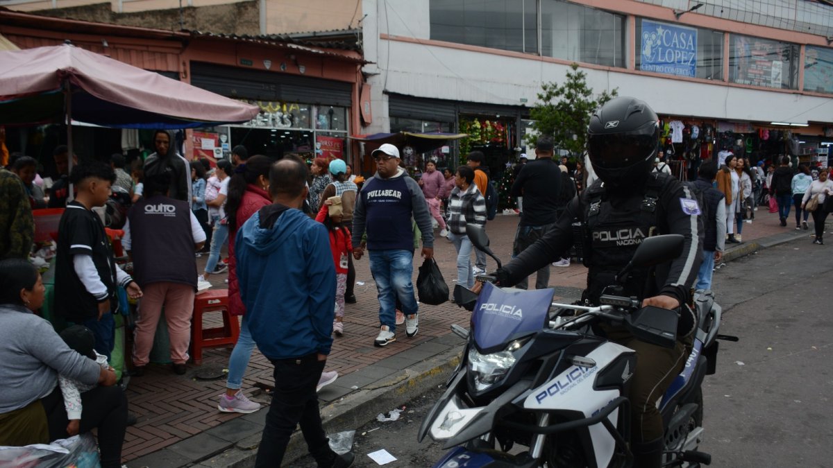 Policía. Las unidades motorizadas hacen rondas en el Centro Histórico, una de las zonas más concurridas por sus ofertas