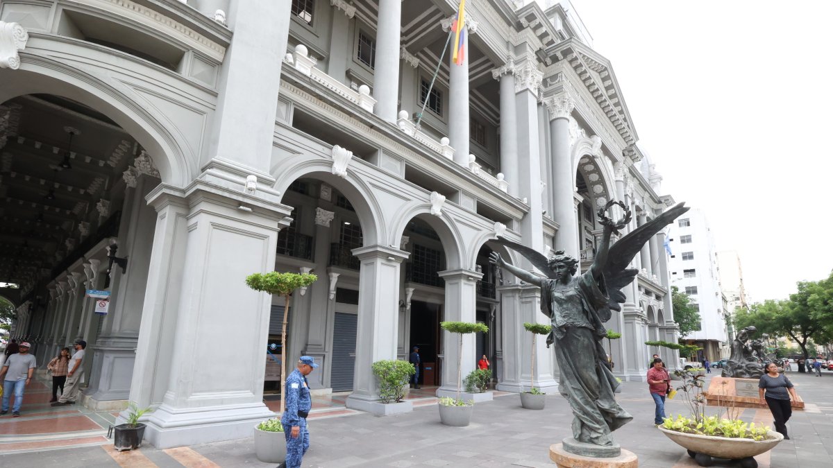 Institución. Fachada del Palacio Municipal, ubicado en el centro de Guayaquil.