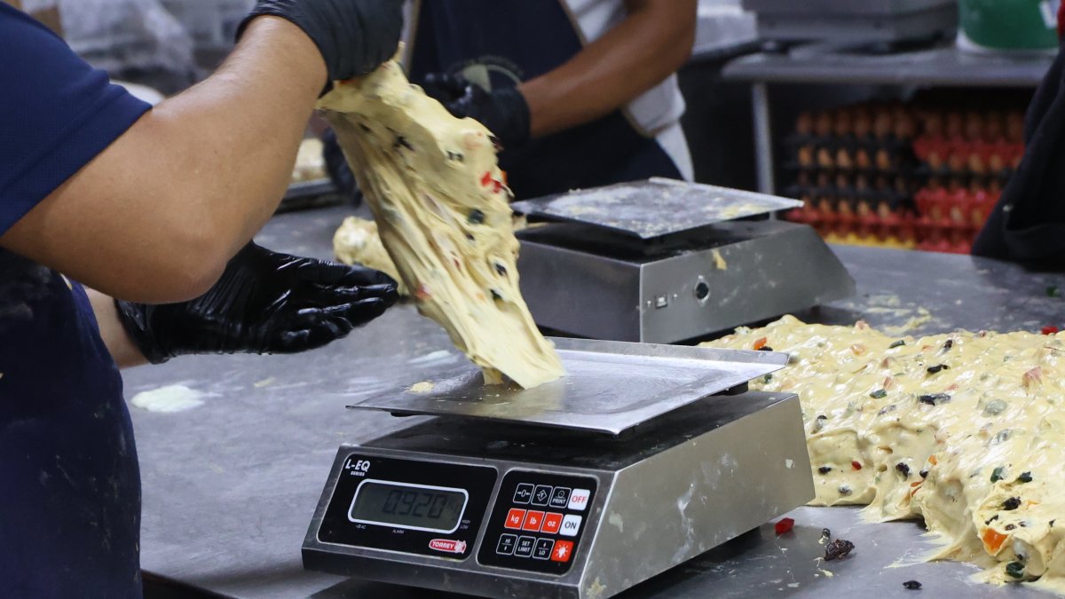 Elaboración. La balanza, en la elaboración de panetones, se usa para pesar los ingredientes y luego la masa.