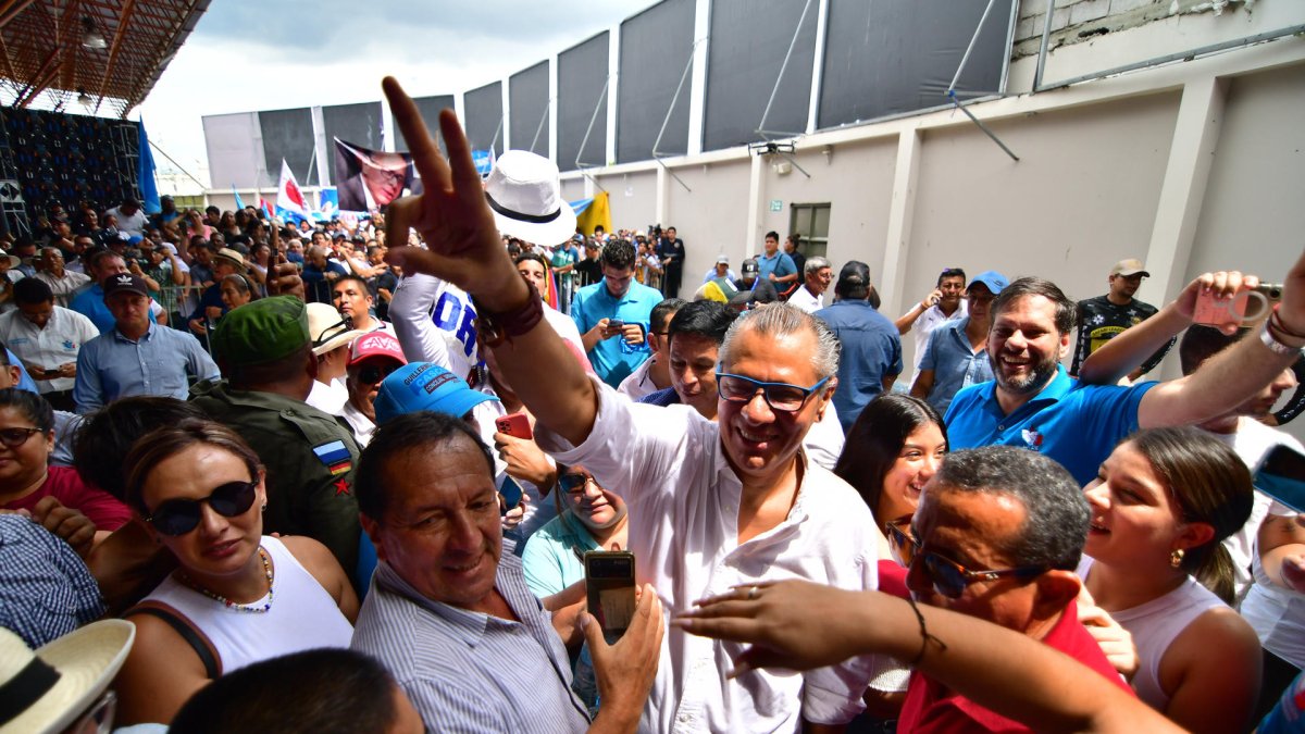 El exvicepresidente de Ecuador Jorge Glas (c), en una fotografía de archivo.