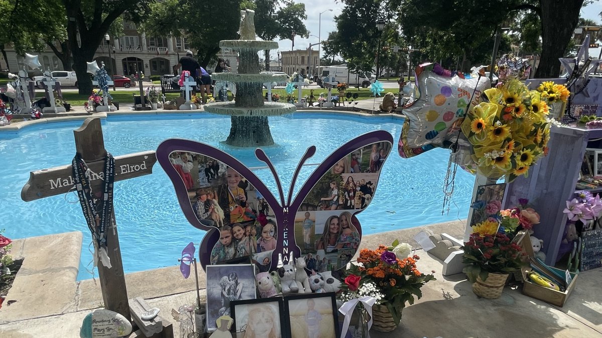 Una parte del memorial instalado en honor a las víctimas de la matanza de la Escuela Primaria Robb en Uvalde, Texas (EE.UU.)