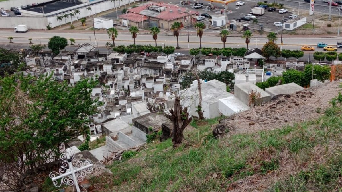 Hecho. La Policía informó que con frecuencia el camposanto es ‘visitado’ por personas que consumen droga.