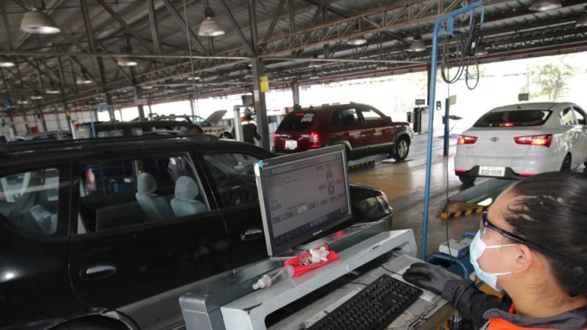 En este mes se atiende a los rezagados y son quienes no matricularon su auto en el mes que les corresponde.