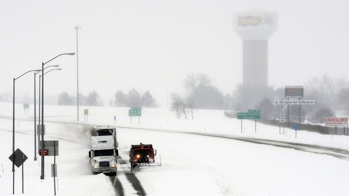 La tormenta de nieve que complica la movilidad en Kansas.