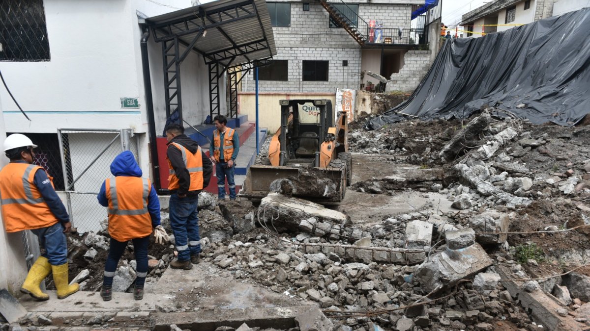 El derrumbe causó daños en la casa comunal, la pared de una vivienda y el cierre total de la calle. En 2018 se produjeron fisuras en el muro.