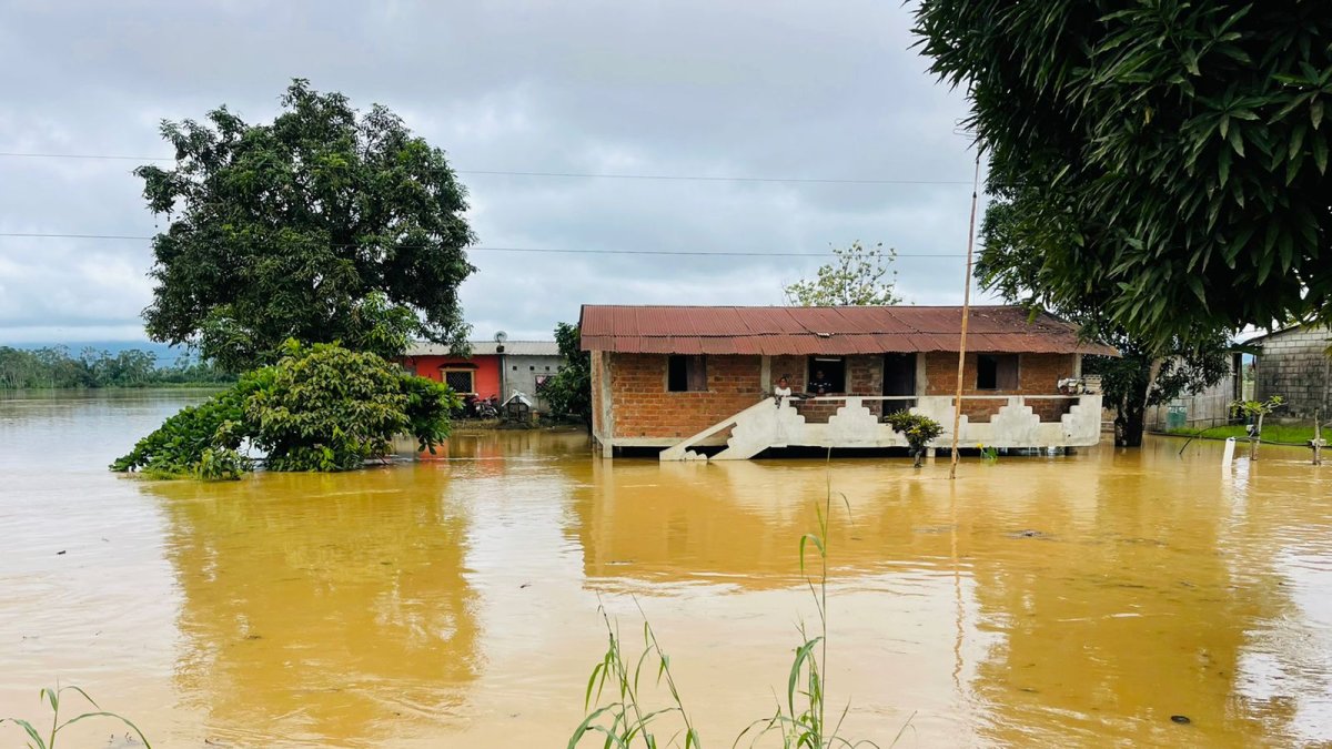 Zonas agrícolas y pobladas de la parroquia Febres Cordero, del cantón Babahoyo, en Los Ríos, amanecieron inundadas este miércoles 27 de diciembre.