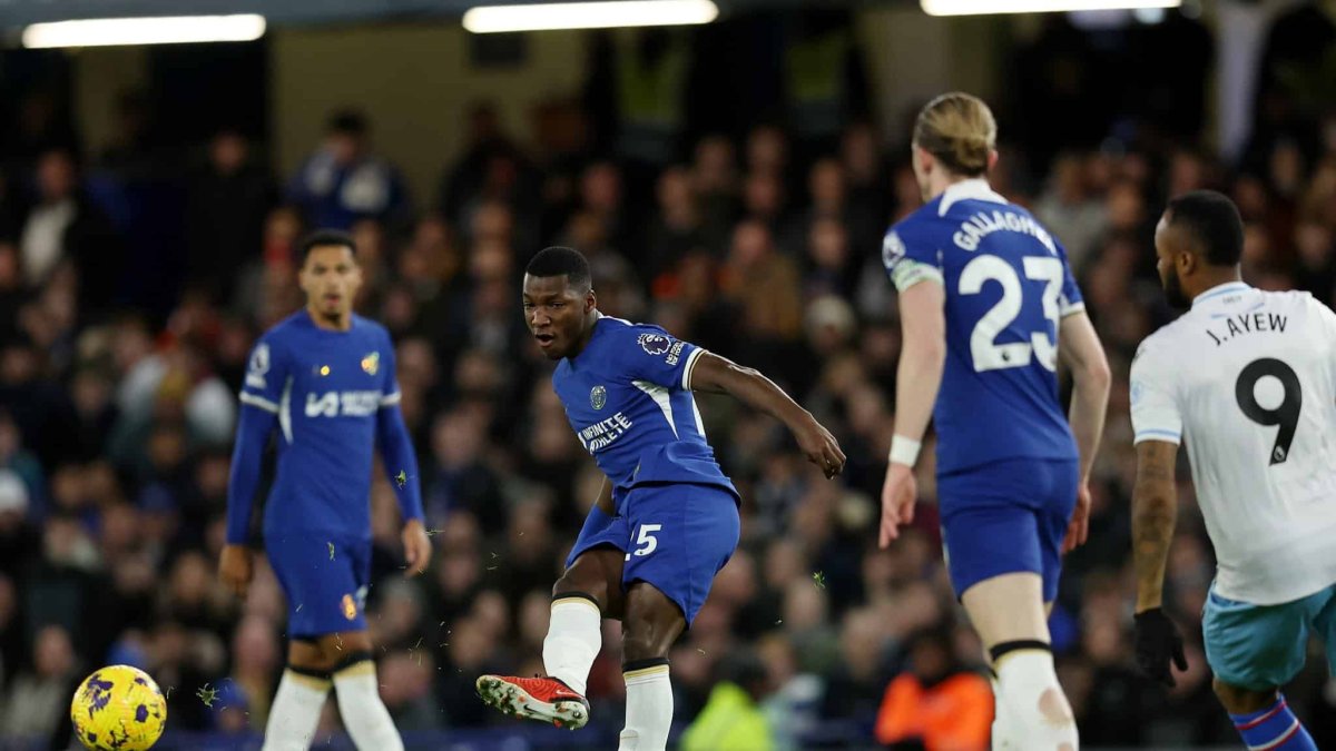 Moisés Caicedo fue titular en la victoria del Chelsea sobre el Crystal Palace.