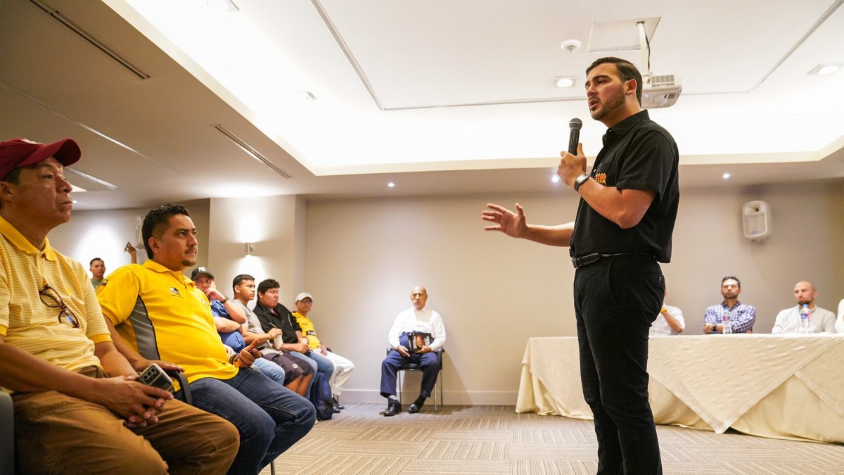 Antonio Álvarez (d) y su directiva no ha podido ser registrada en el Ministerio del Deporte.