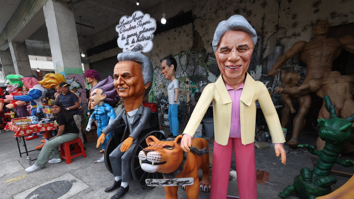 Guillermo Lasso está entre los monigotes más pedidos en la 6 de marzo.