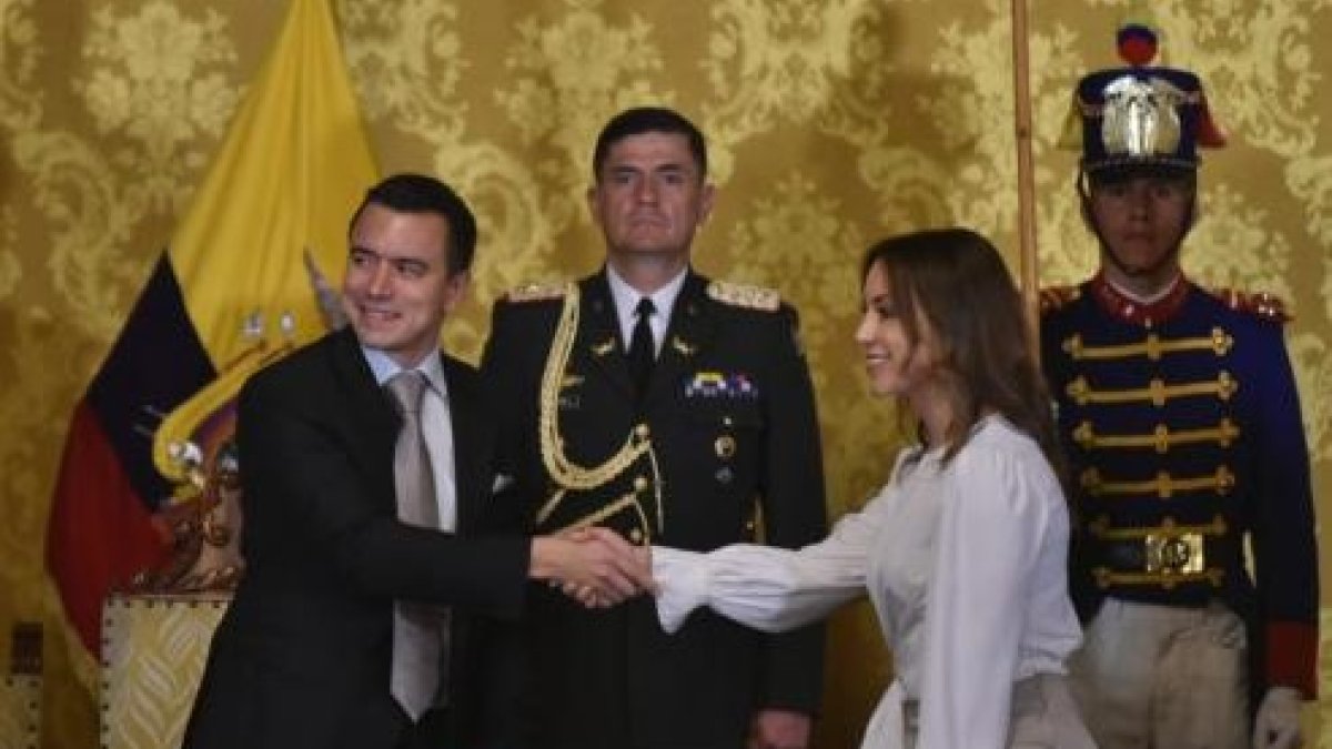 Mishel Mancheno durante la posesión de miembros del gabinete ministerial de Daniel Noboa.