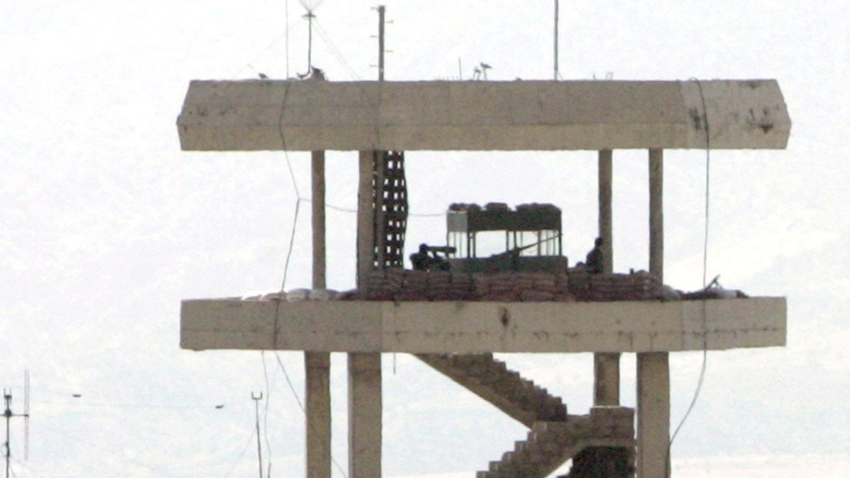 Un tanque turco cerca de un campamento militar en la zona montañosa entre Irak y Turquía.