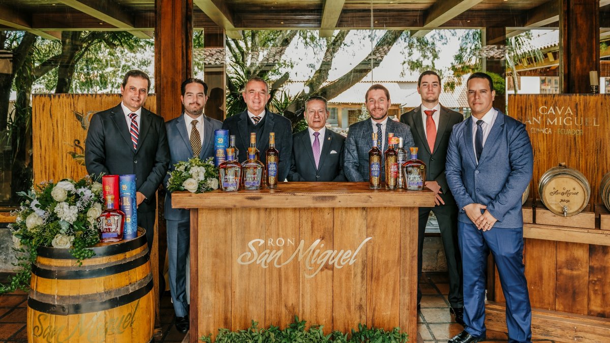 Empresa.- Ejecutivos de la firma que elabora el Ron San Miguel.