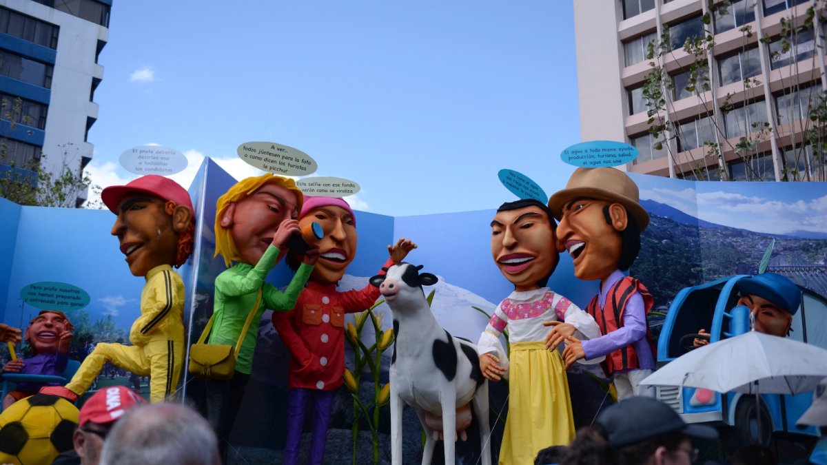 Tradición. Cada año se premian los tres mejores monigotes.