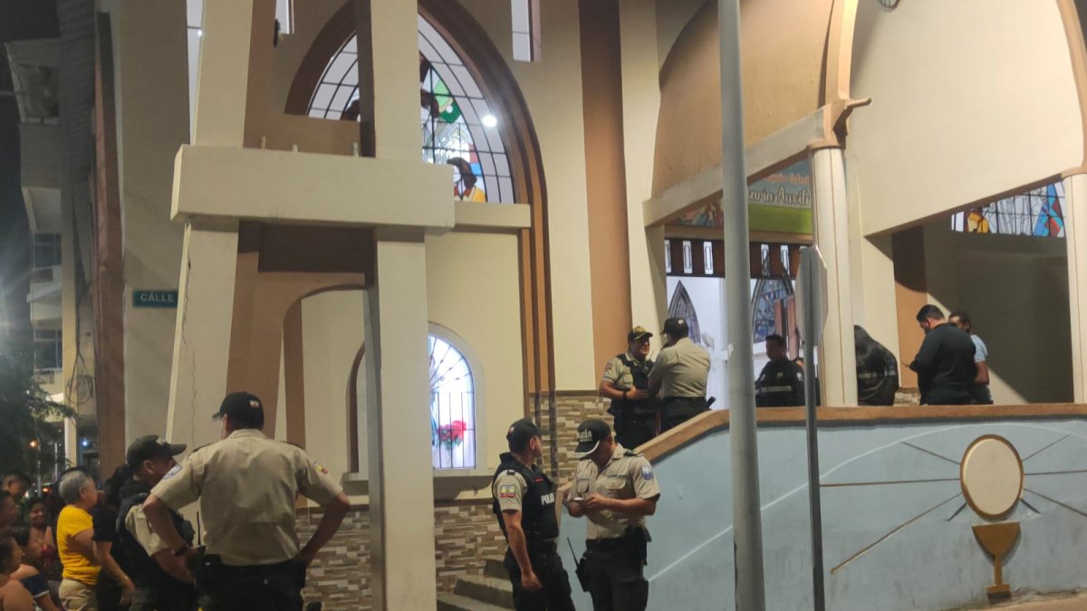 Exteriores de la iglesia en donde ocurrió el doble crimen.