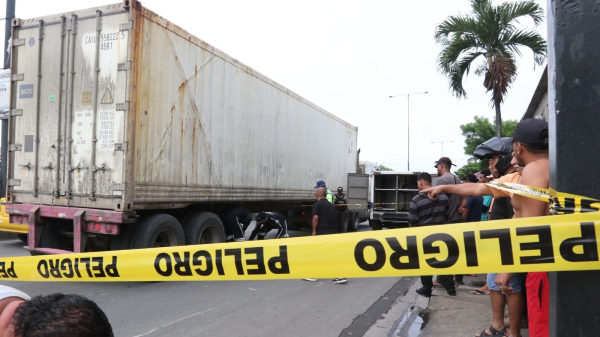 El chofer del tráiler se dio a la fuga según los agentes de tránsito