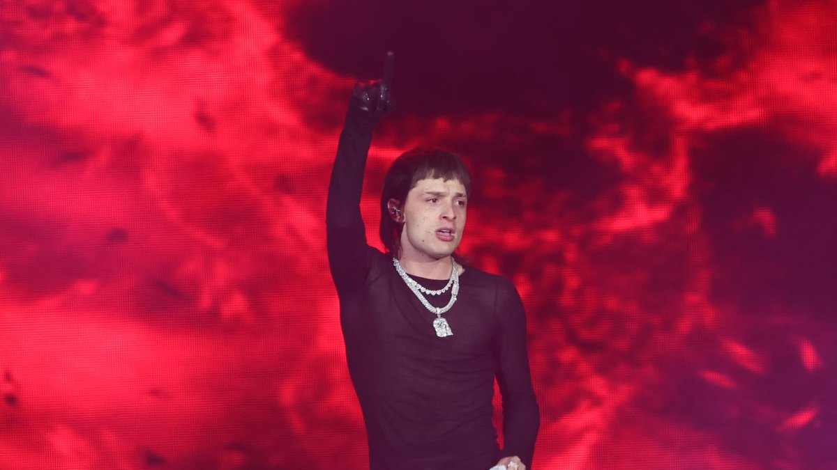 Fotografía de archivo del cantante mexicano Peso Pluma.