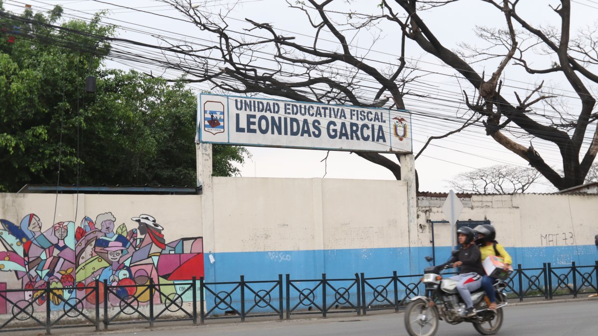 Según un gremio docente, en el colegio Leonidas García hay una decena de profesores que han pedido cambio de lugar de trabajo por las amenazas que reciben.