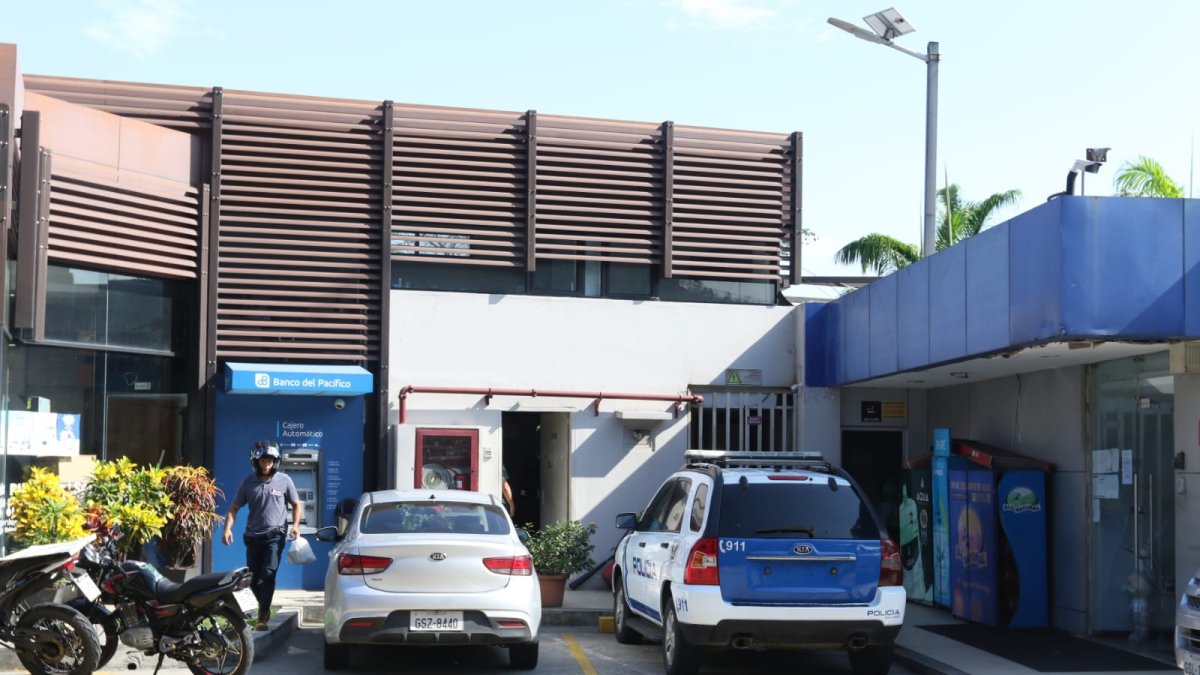 Una estación de combustible de la vía a Daule fue asaltada.