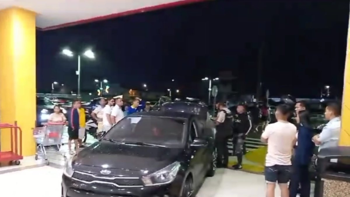 Las víctimas ingresaron a un centro comercial para evitar ser asesinados