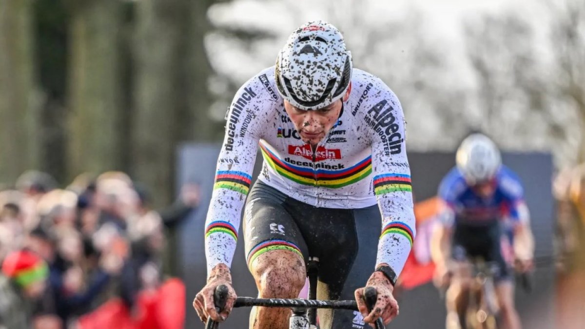 Van der Poel reaccionó ante el lanzamiento de orina