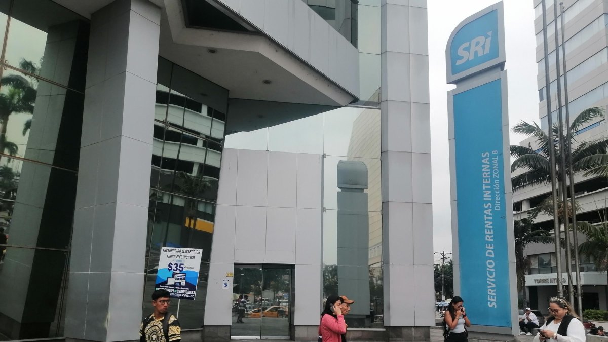 Entidad.- El exterior del edificio del Servicio de Rentas Internas en Guayaquil.