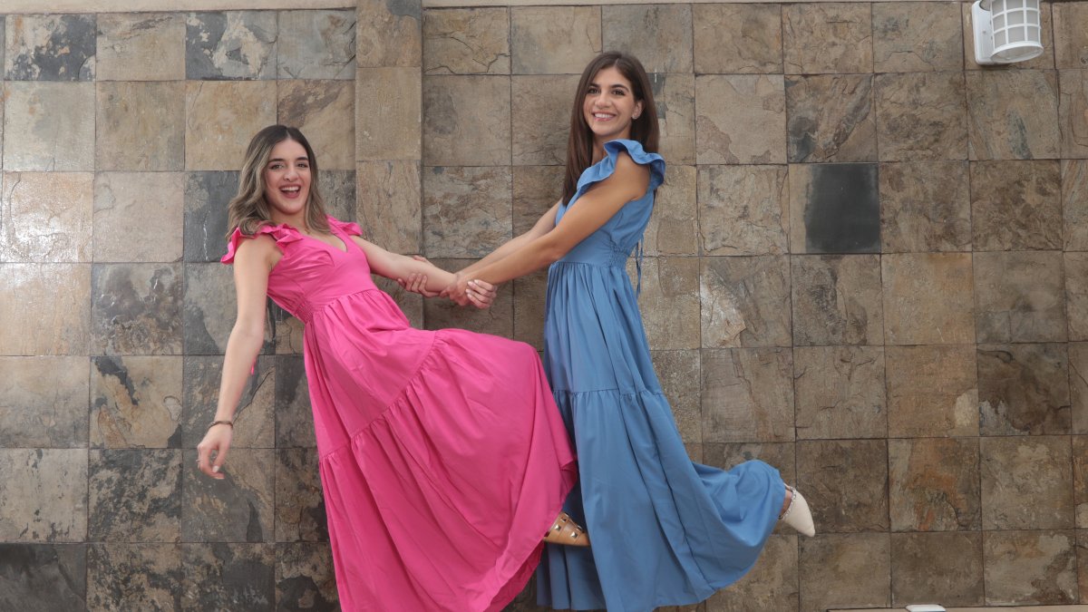 Gabriela y Andrea Echeverría.