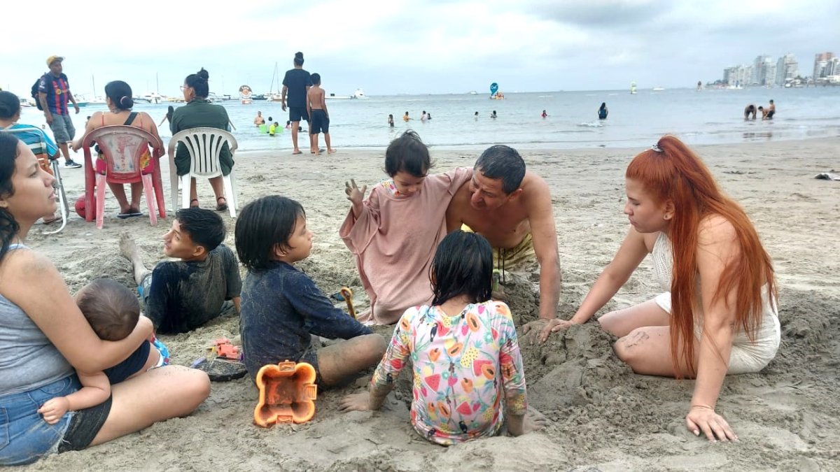 Familias y cientos de personas acudieron a la provincia de Santa Elena por el feriado de Fin de Año