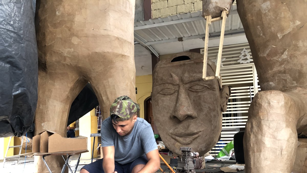 Un mes les tomó a los hermanos elaborar ambos monigotes.