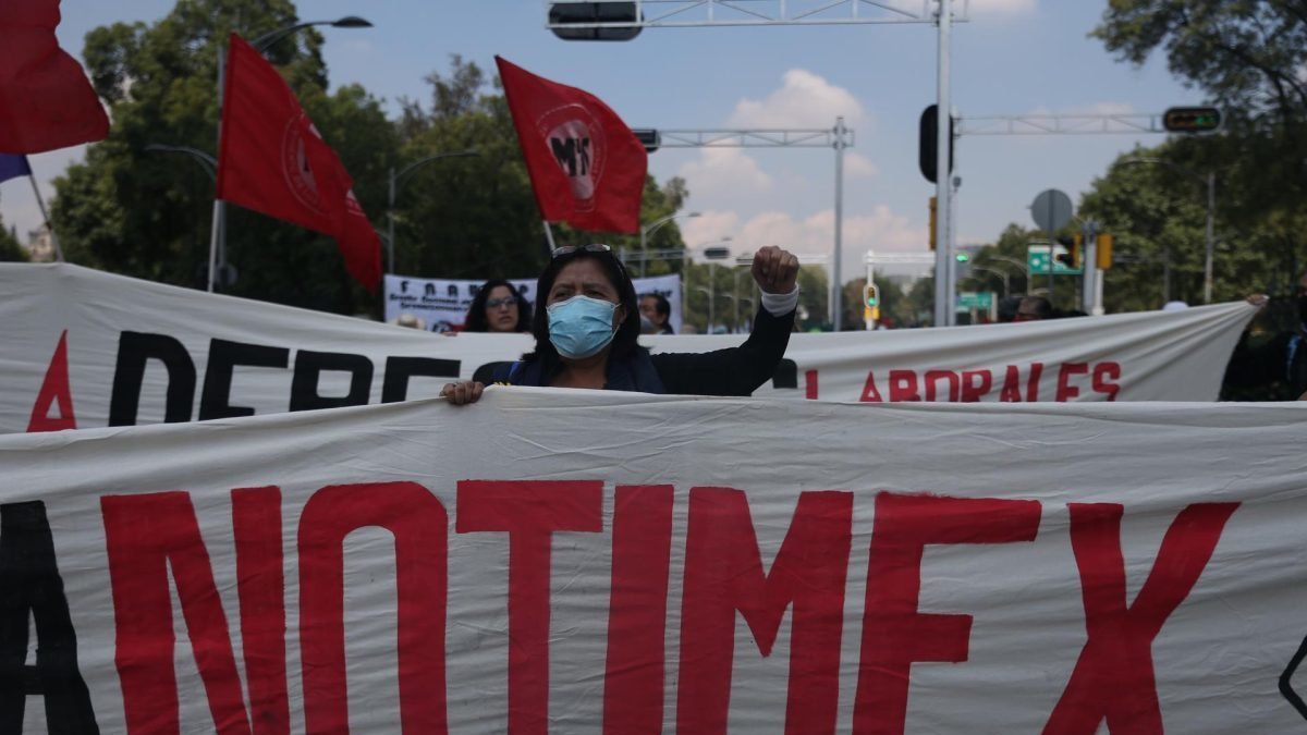 Reacción.- Una de las marchas que hicieron los extrabajadores de Notimex.