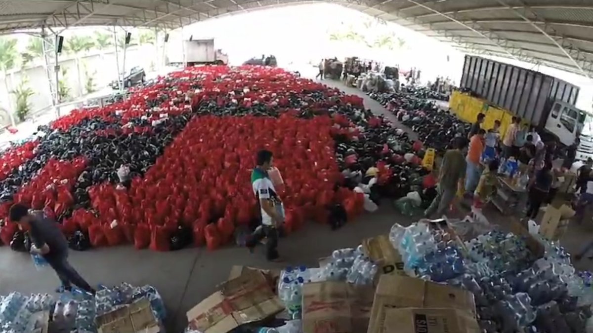 Acopio. El salón de la asamblea de los testigos de Jehová es usado para recibir la ayuda, como se hizo tras el terremoto de 2016. 