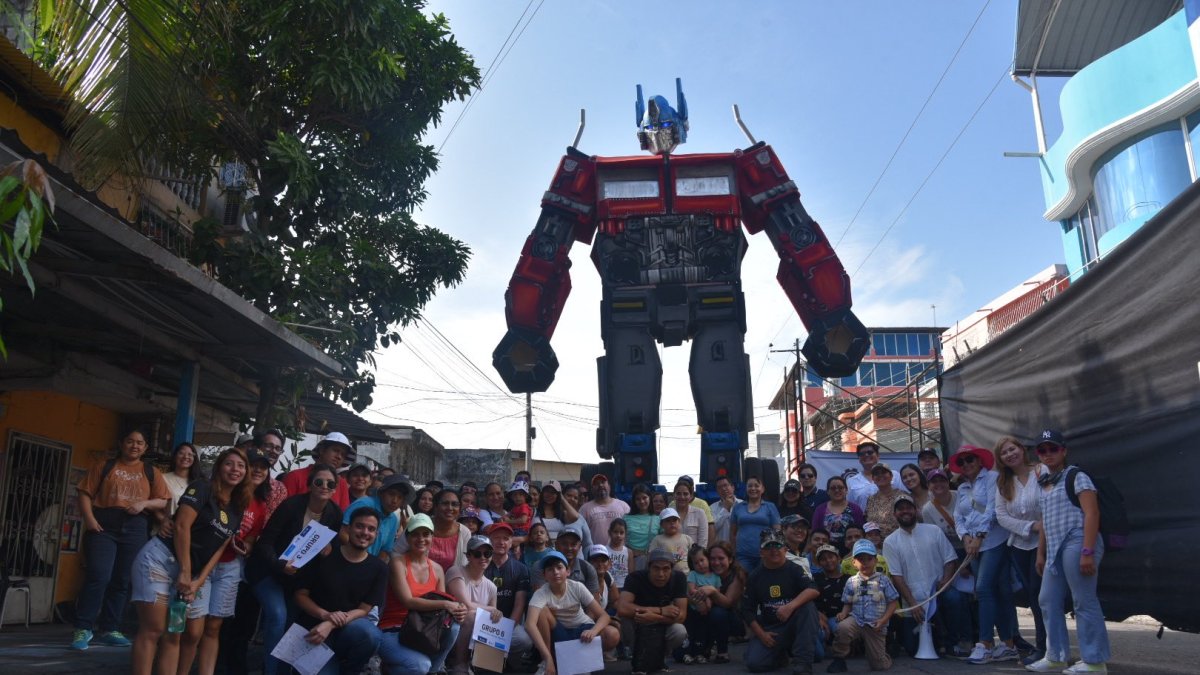 Figuras. La ruta está conformada por 16 años viejos gigantes.