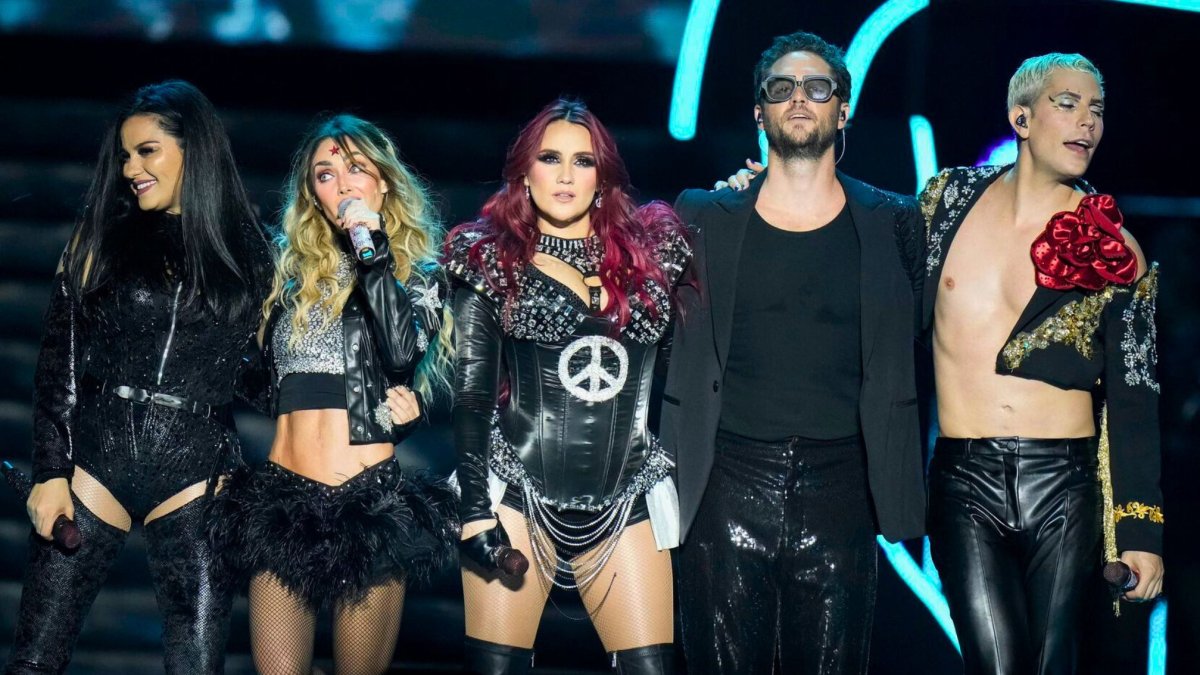 RBD en su presentación en el estadio Azteca.