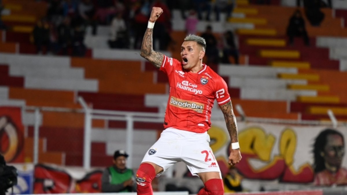 Carlos Garcés tuvo su primera experiencia internacional con un equipo en Cienciano de Perú